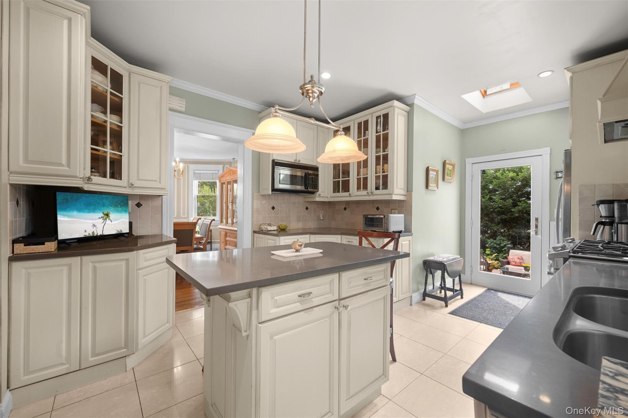 78 Warner Avenue thumbnail 15