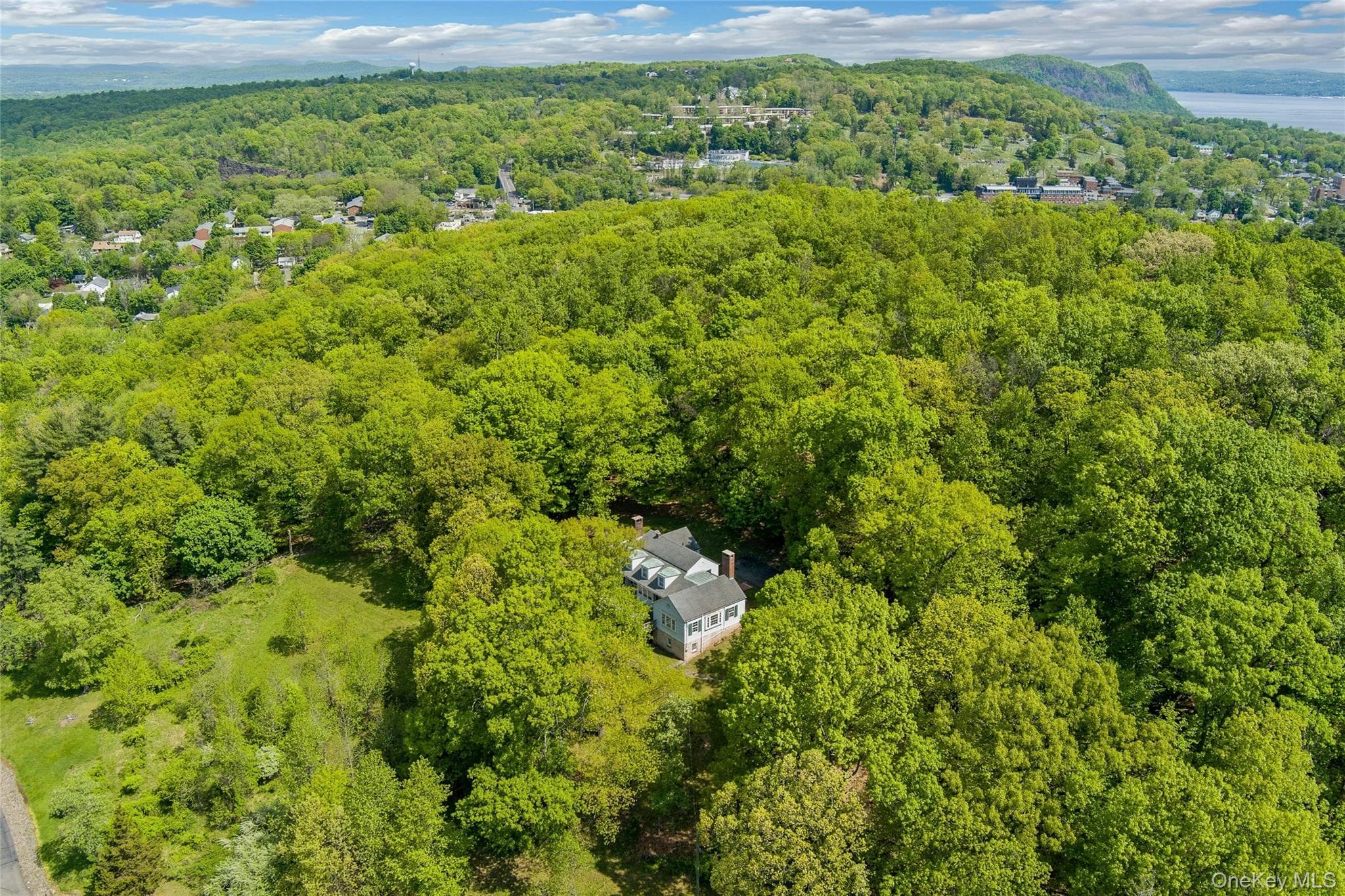 982 Bradley Parkway thumbnail 3
