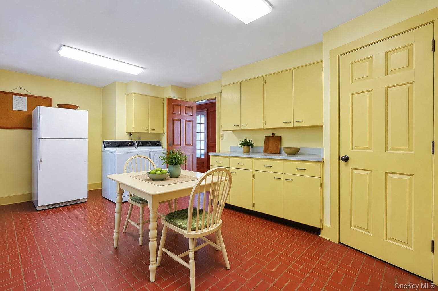 982 Bradley Parkway thumbnail 16