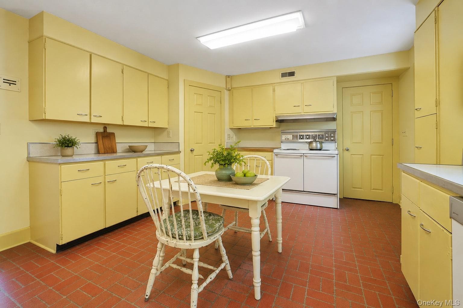982 Bradley Parkway thumbnail 14