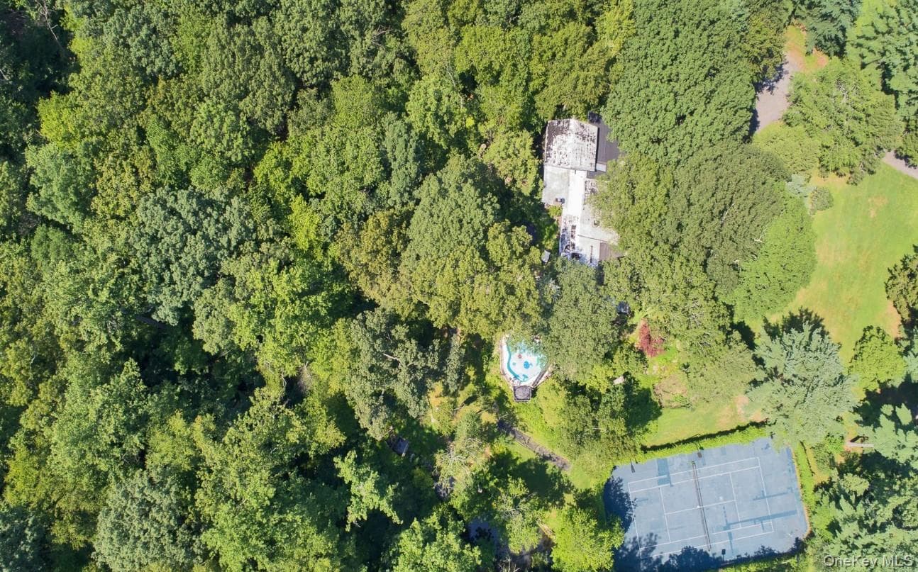 35 Saxon Woods RD, White Plains