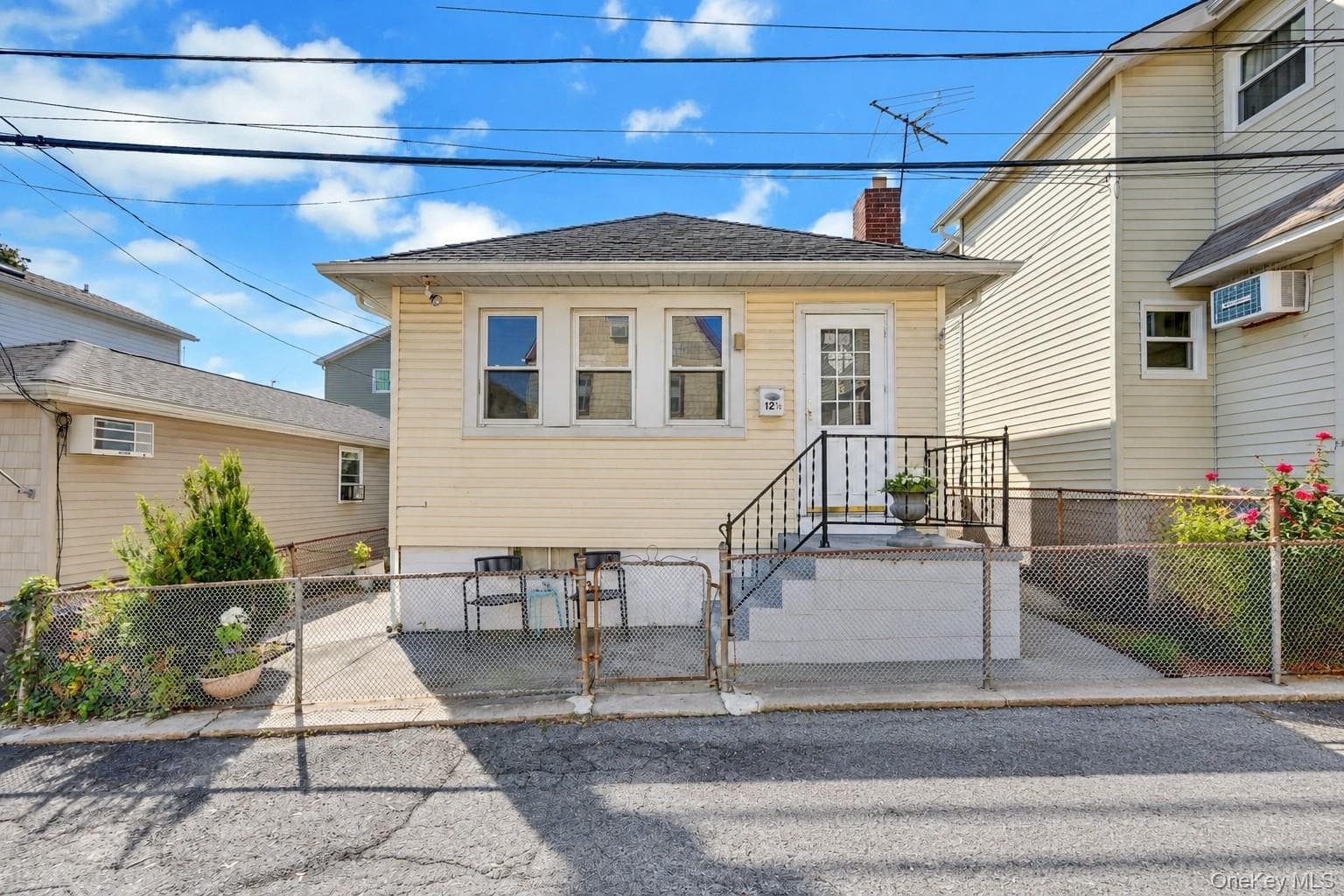 12 1/2 Alden Park Unit: 12 1/2, Bronx