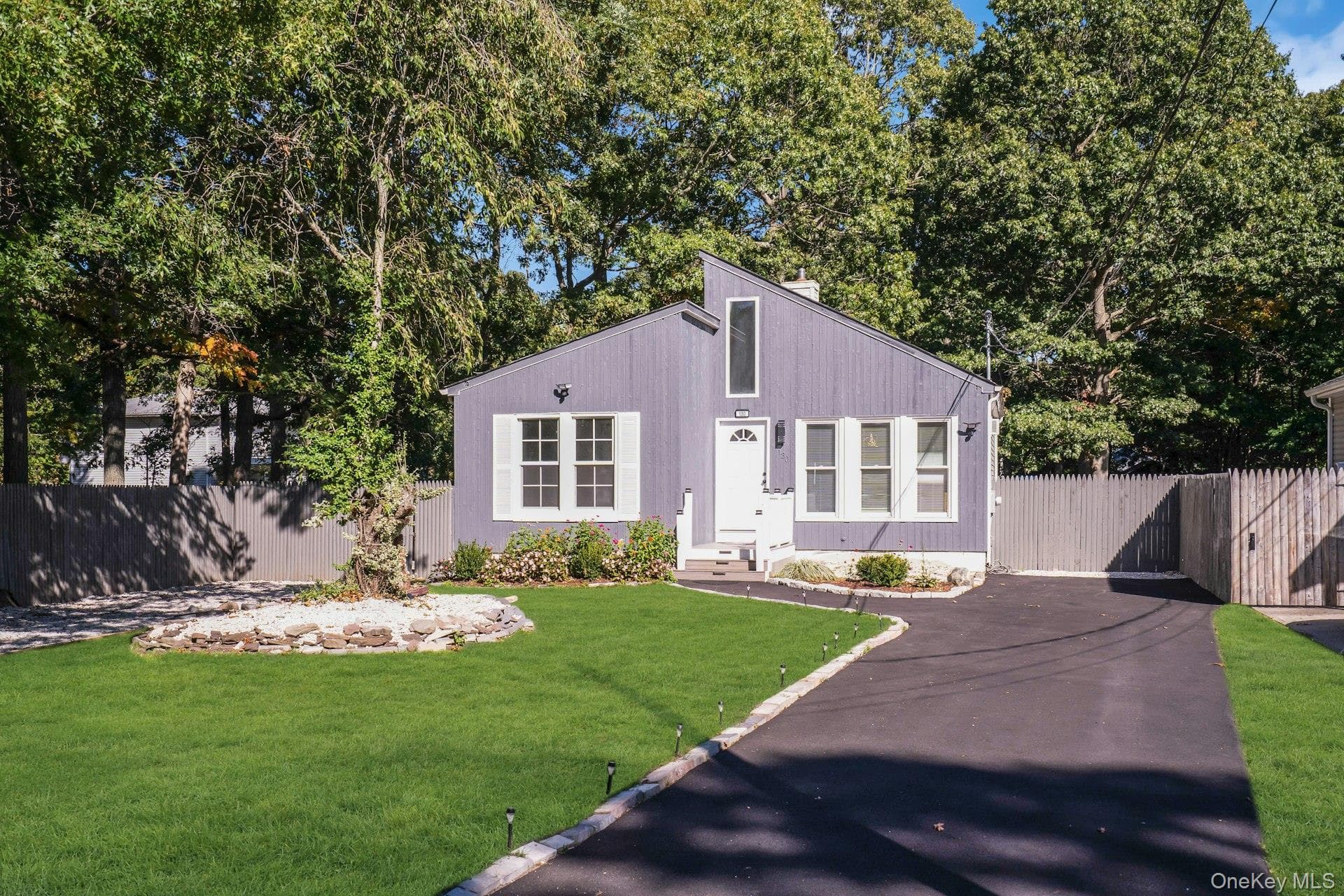 130 Auborn Avenue, Shirley