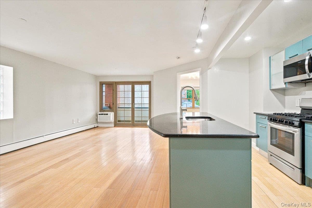83-75 117th Street Unit: 4D thumbnail 5