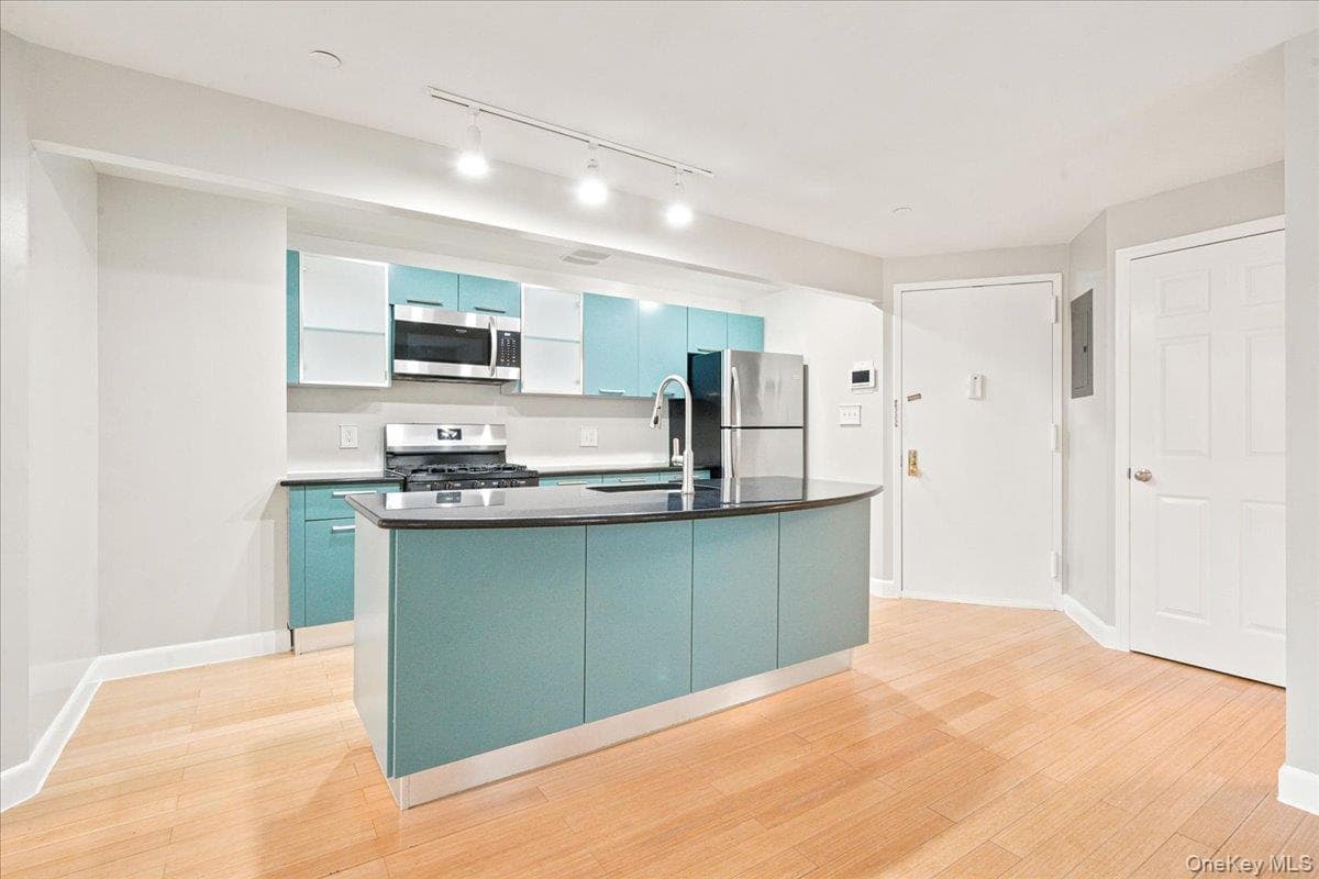 83-75 117th Street Unit: 4D thumbnail 6