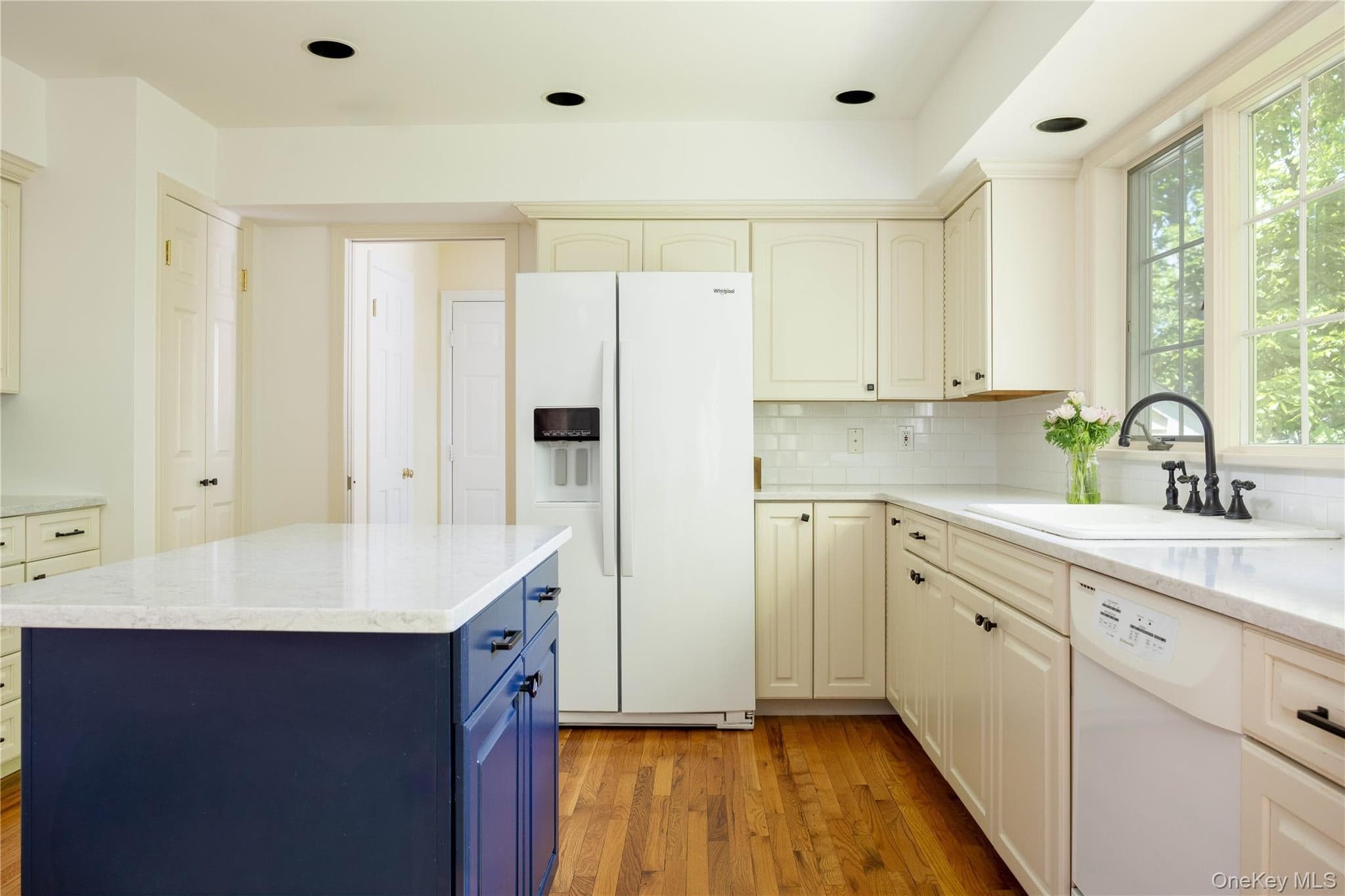 8579 New Suffolk Avenue thumbnail 5