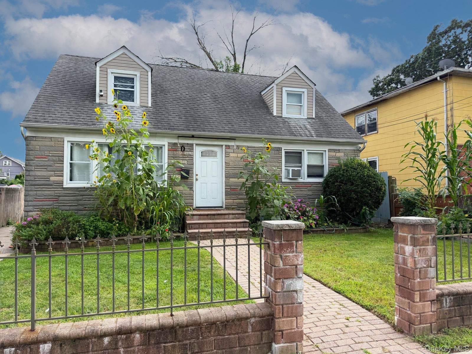 162 Princeton Street thumbnail 2