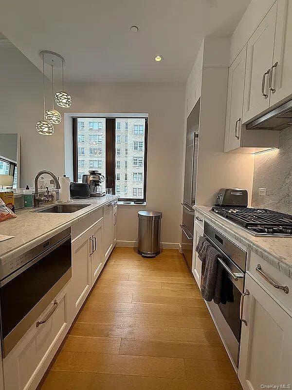 225 E 19th Street Unit: 802 thumbnail 4
