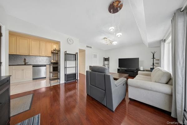 5-38 115th Street St Unit: 538F thumbnail 3