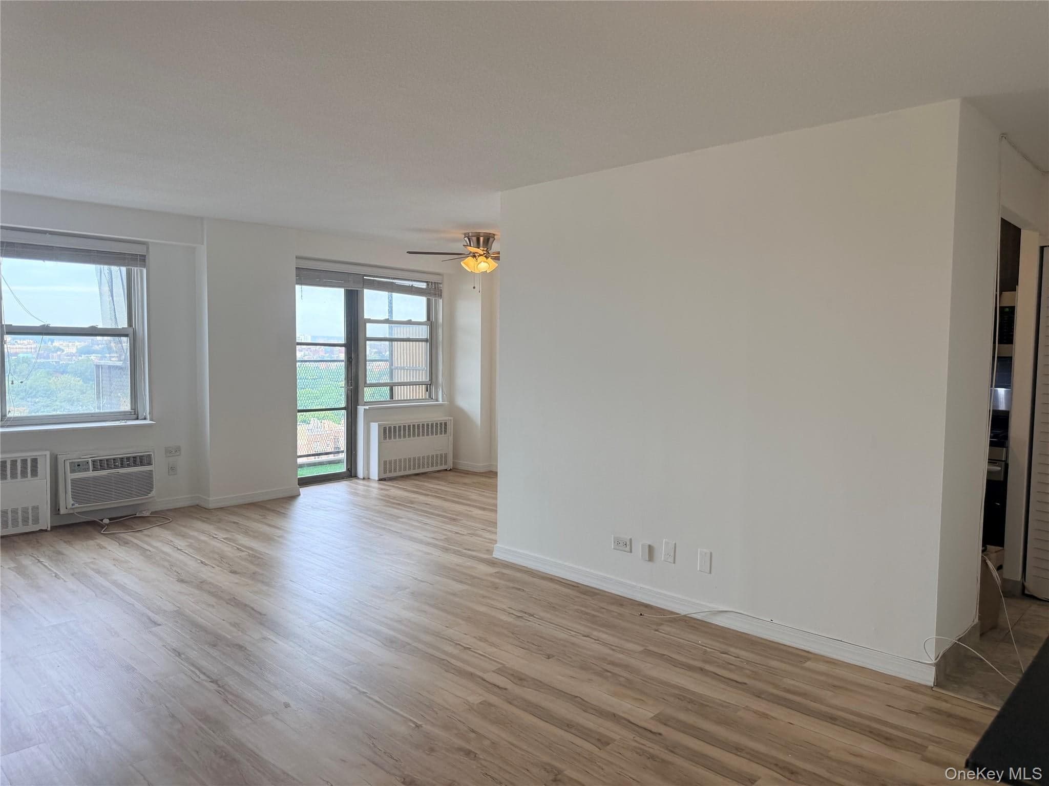 2550 Olinville Avenue Unit: 15H thumbnail 2