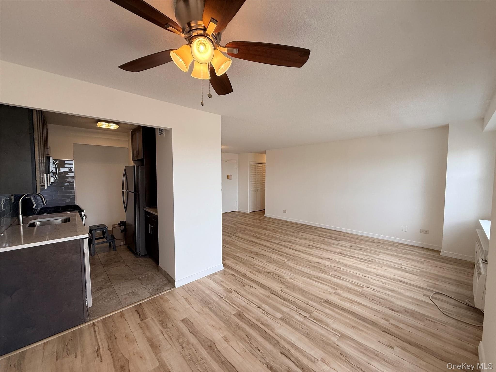 2550 Olinville Avenue Unit: 15H thumbnail 4