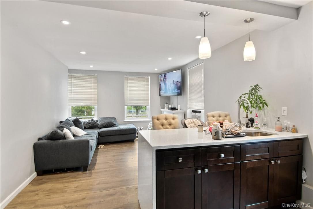 1225 Hollywood Avenue thumbnail 9