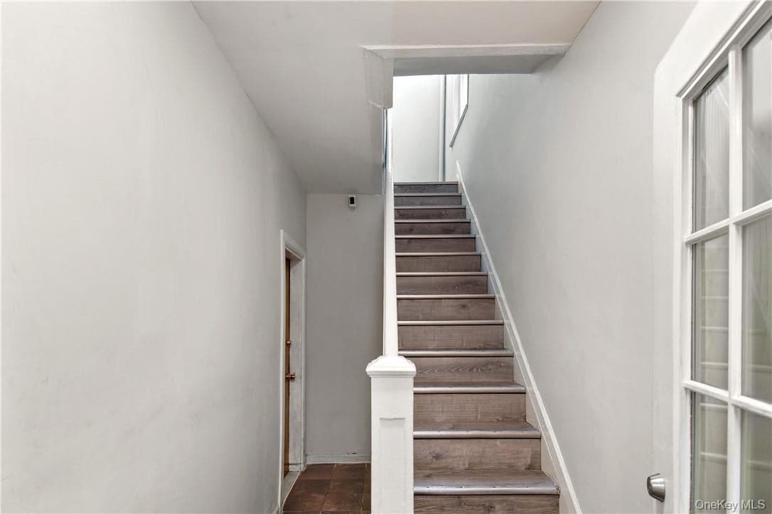 1225 Hollywood Avenue thumbnail 4