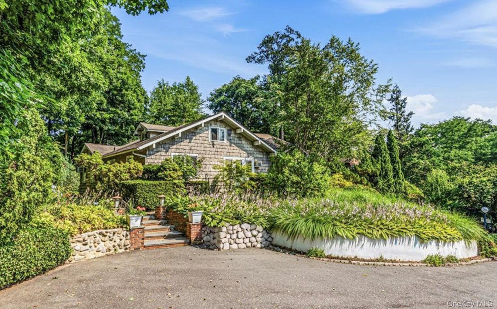 18 Crescent Road, Great Neck