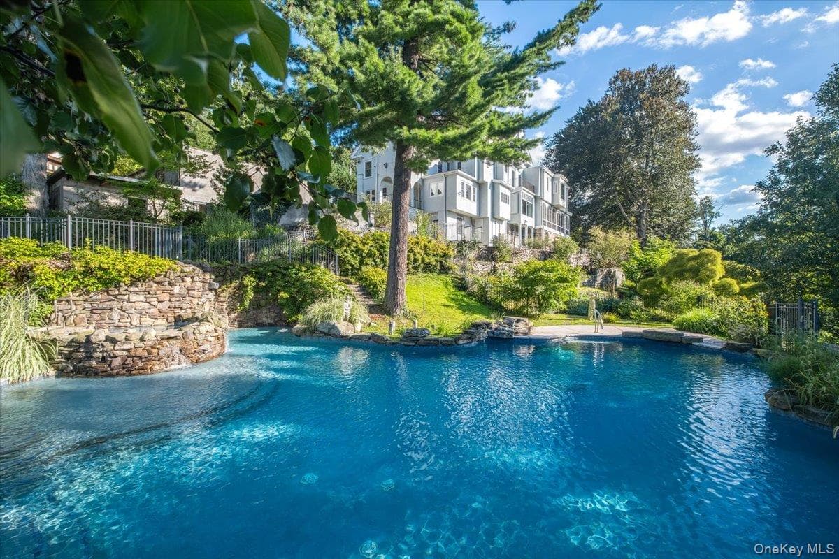 57 Cobb Lane, Tarrytown