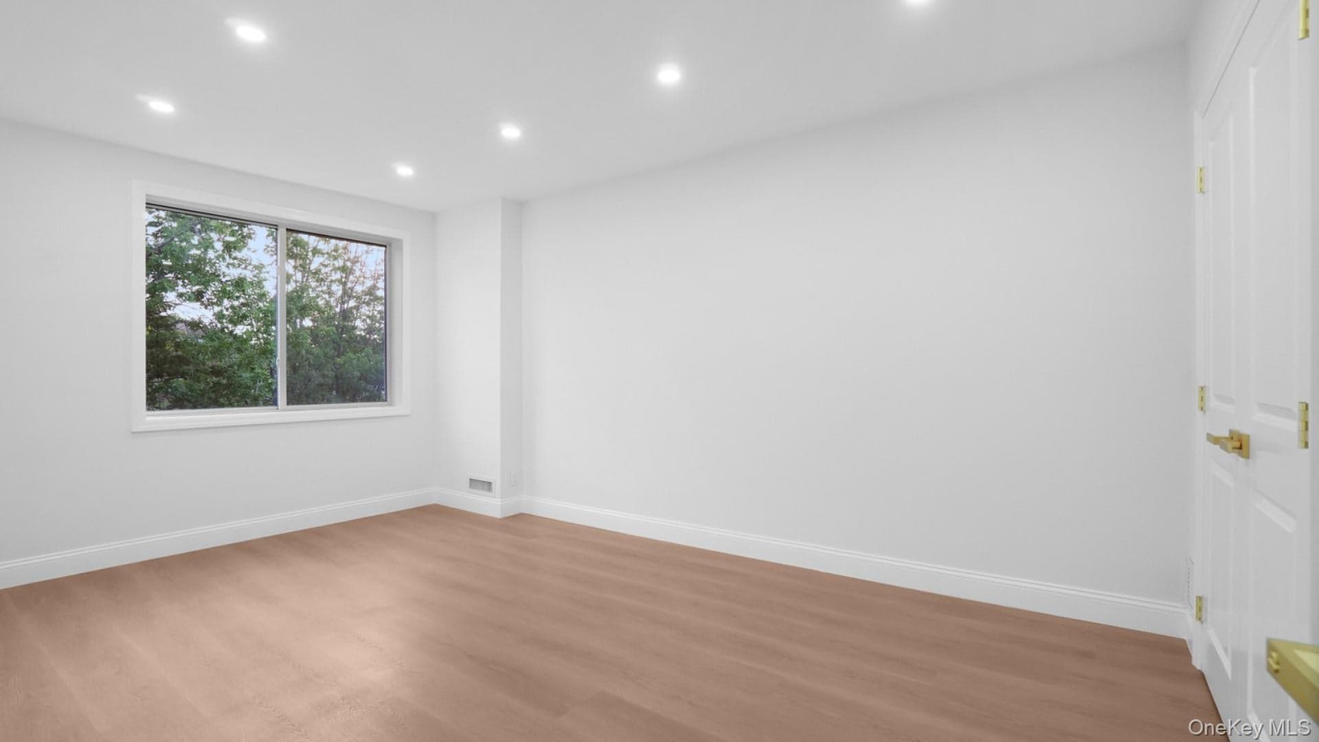 263 Quincy Avenue thumbnail 15