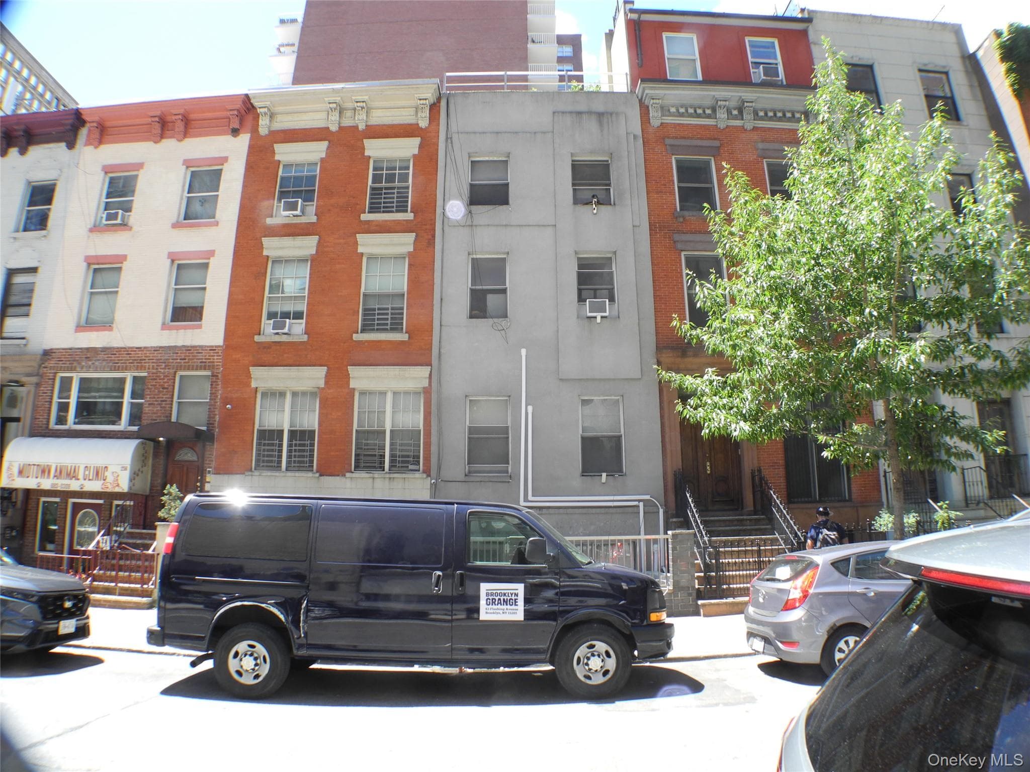 252 E 33 Street thumbnail 4
