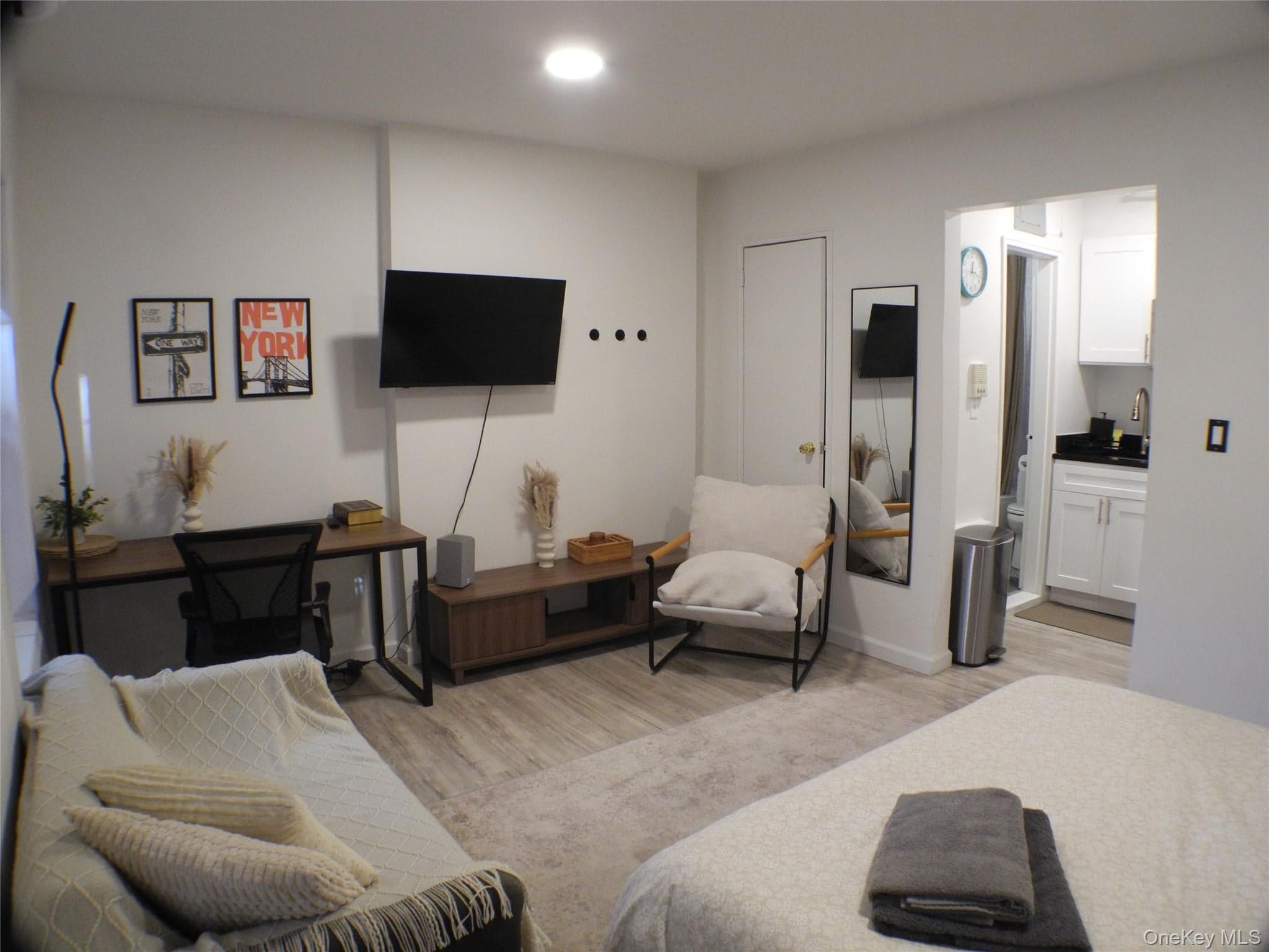 252 E 33 Street thumbnail 14