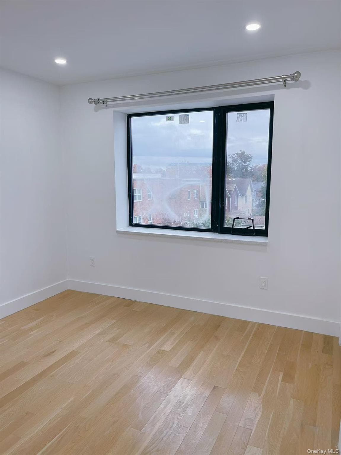 16502 Sanford Avenue thumbnail 7