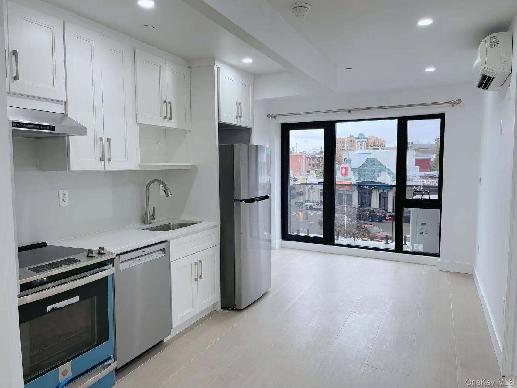 16502 Sanford Avenue thumbnail 4