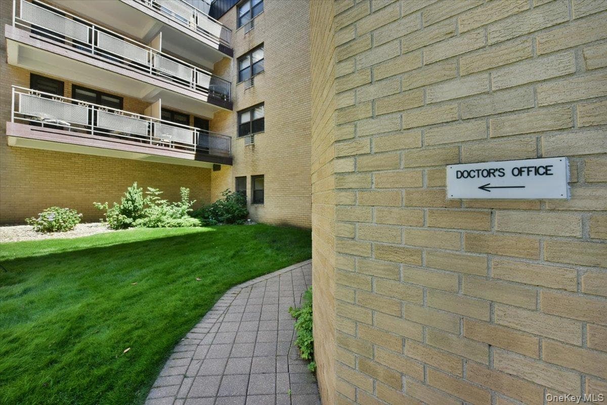 40 Stoner Avenue Unit: 01 thumbnail 5