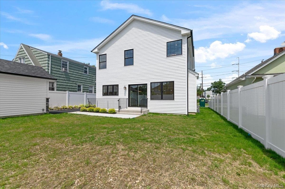 51 Willis Avenue thumbnail 45