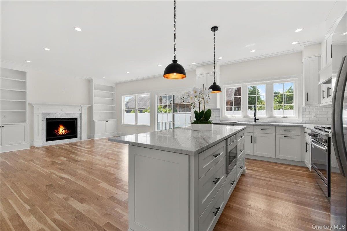51 Willis Avenue thumbnail 14