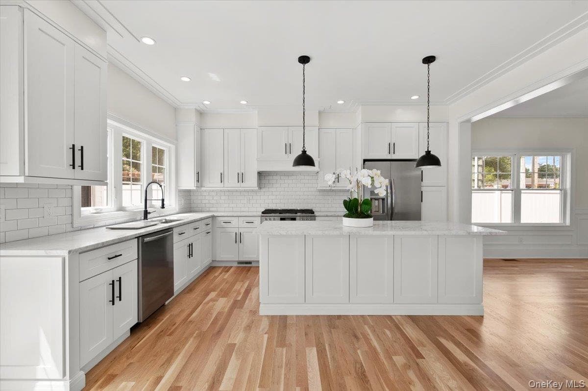 51 Willis Avenue thumbnail 16