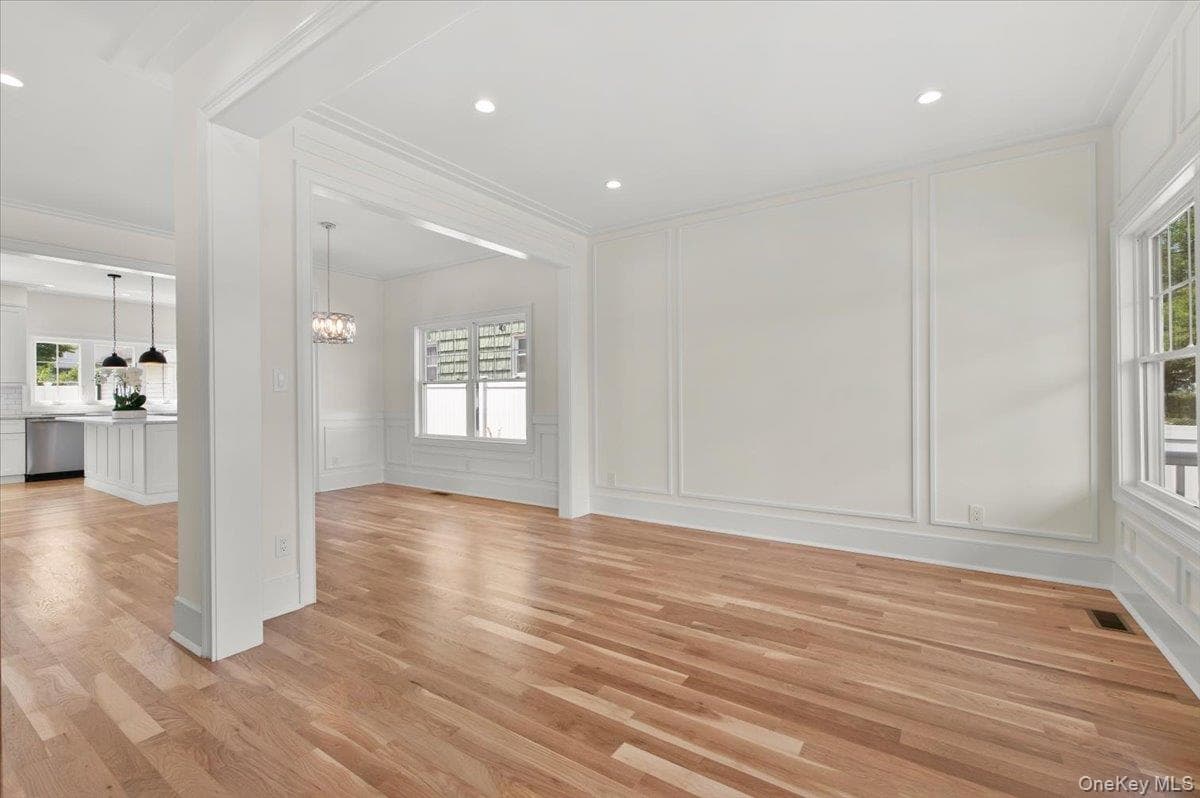 51 Willis Avenue thumbnail 9