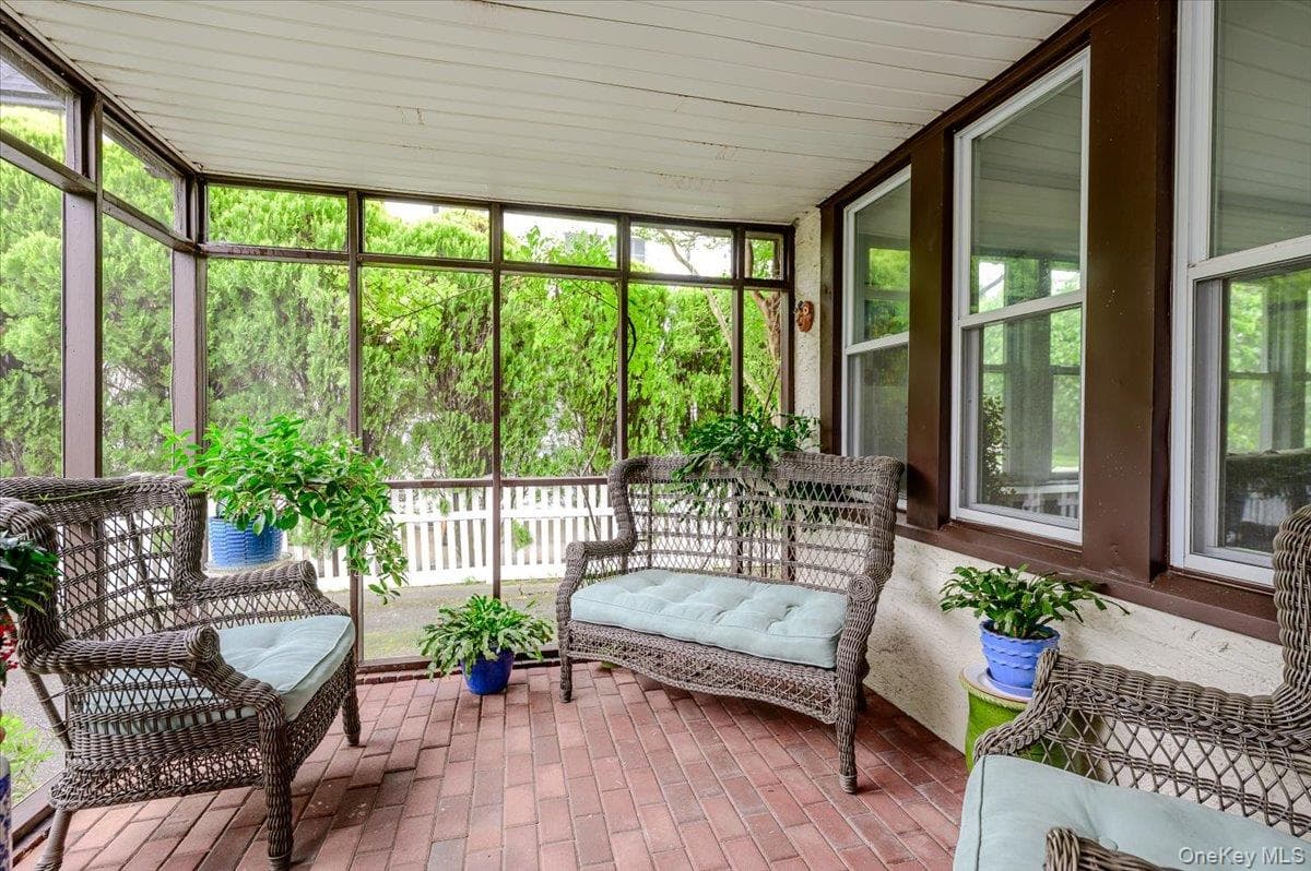 11 Demott Avenue thumbnail 14