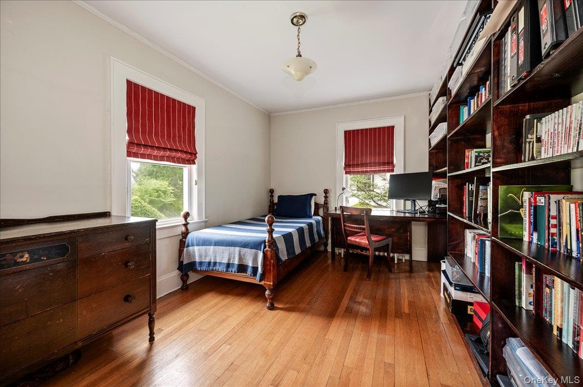 11 Demott Avenue thumbnail 18