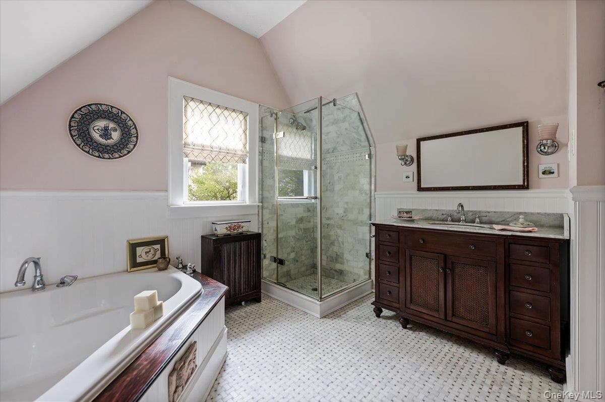 11 Demott Avenue thumbnail 16