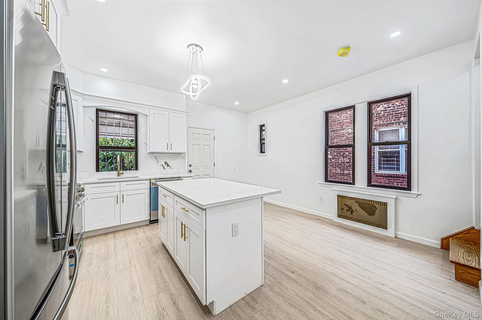 53 E 59th Street thumbnail 3