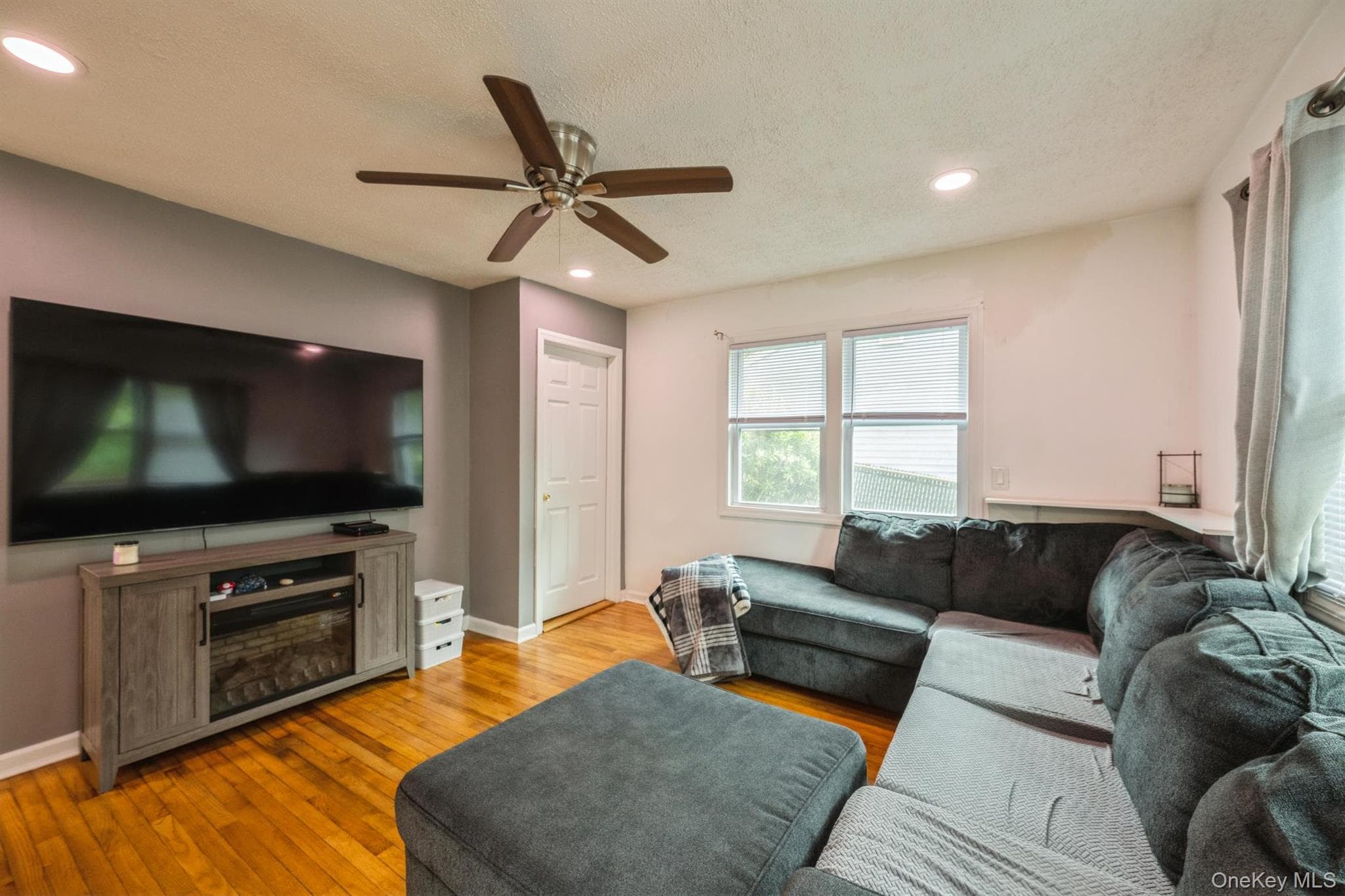 127 Hallock Landing Road thumbnail 4