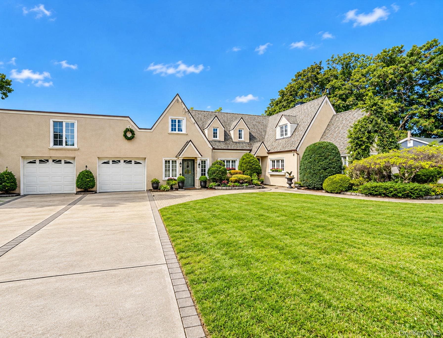414 Avalon Place, East Meadow