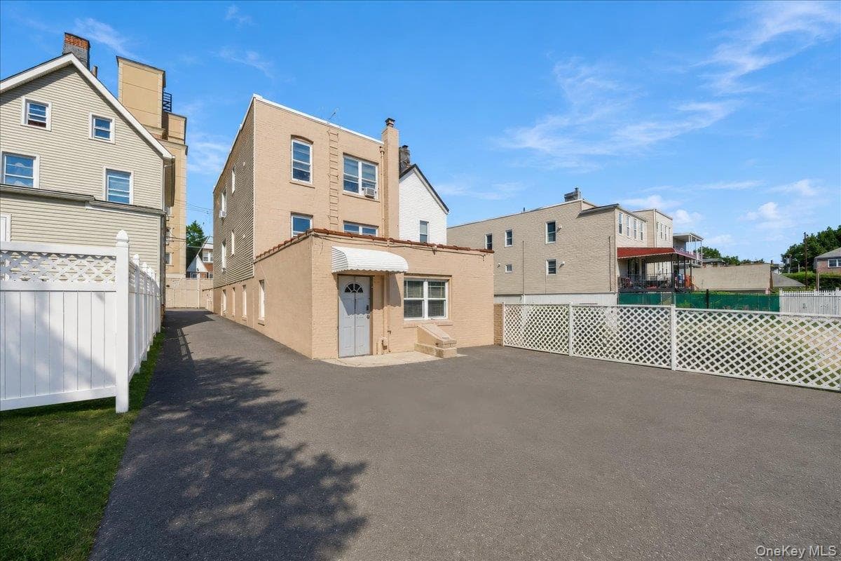 1581 Hollywood Avenue thumbnail 25