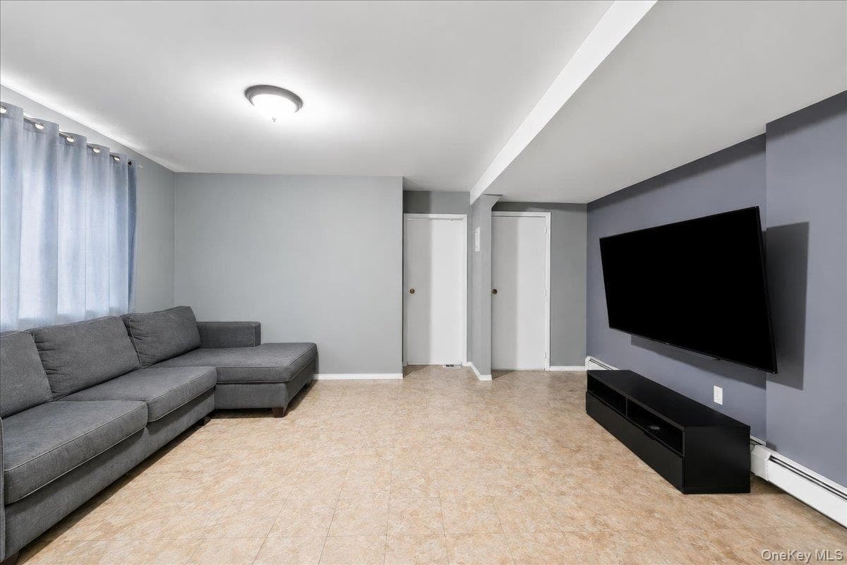 1581 Hollywood Avenue thumbnail 15