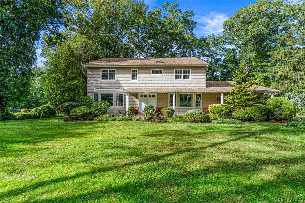 27 Winter Lane, Dix Hills