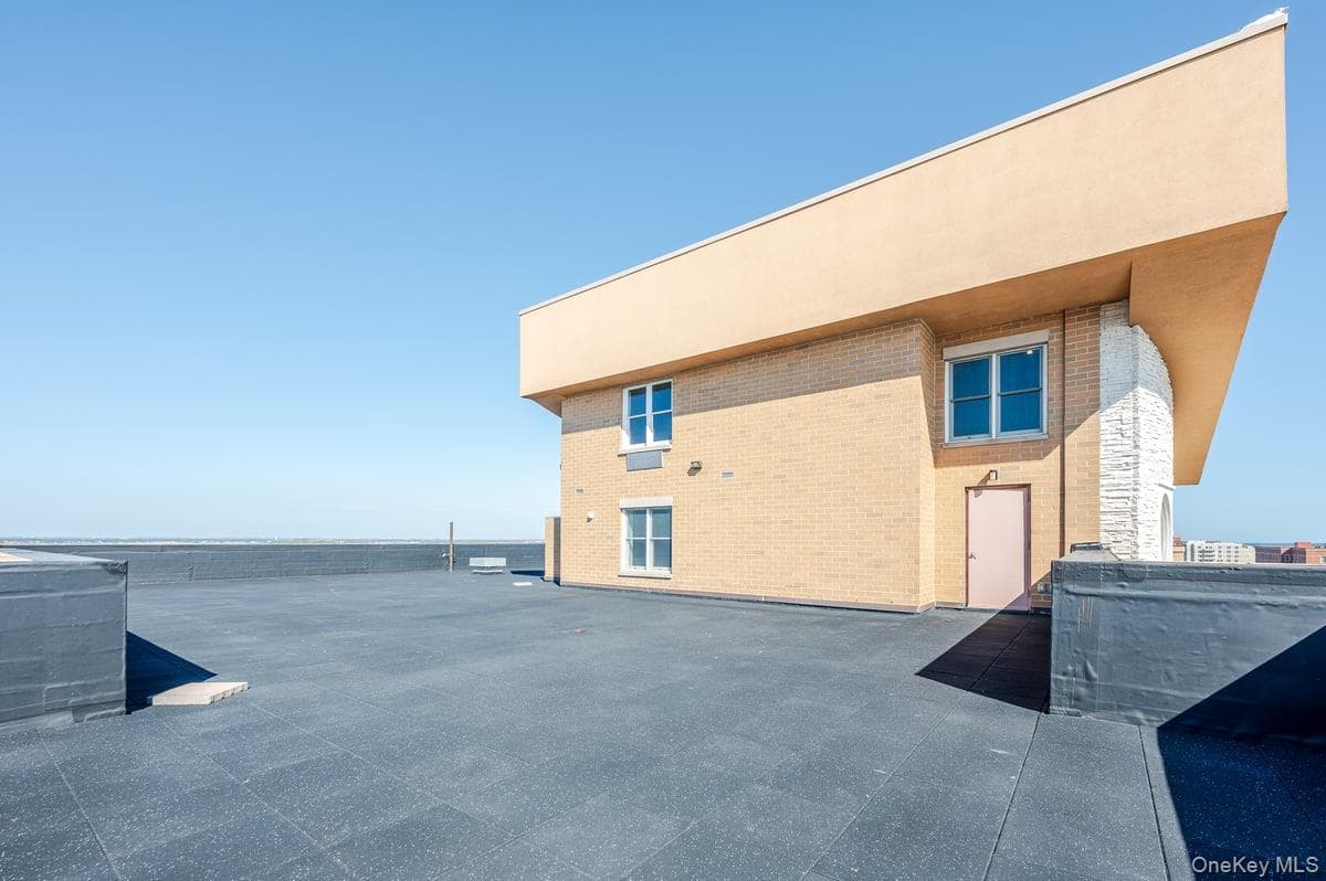 661 W Broadway Unit: 401 thumbnail 41