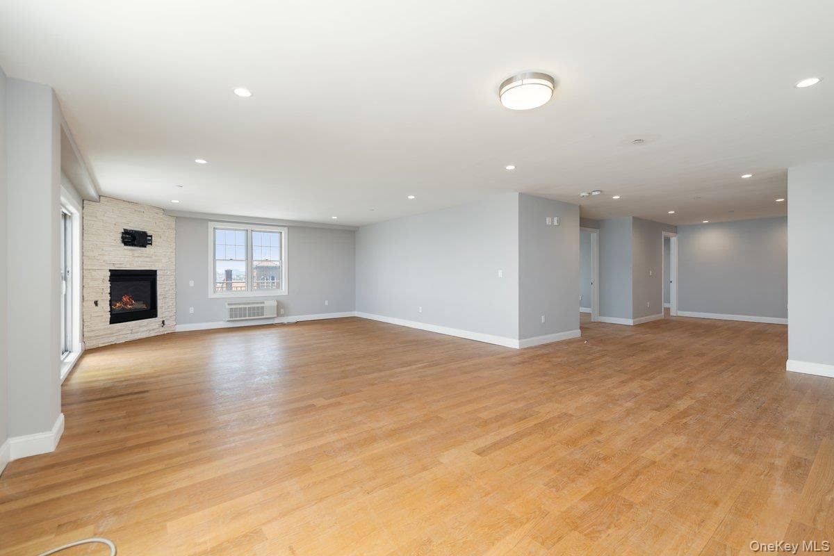 661 W Broadway Unit: 401 thumbnail 8