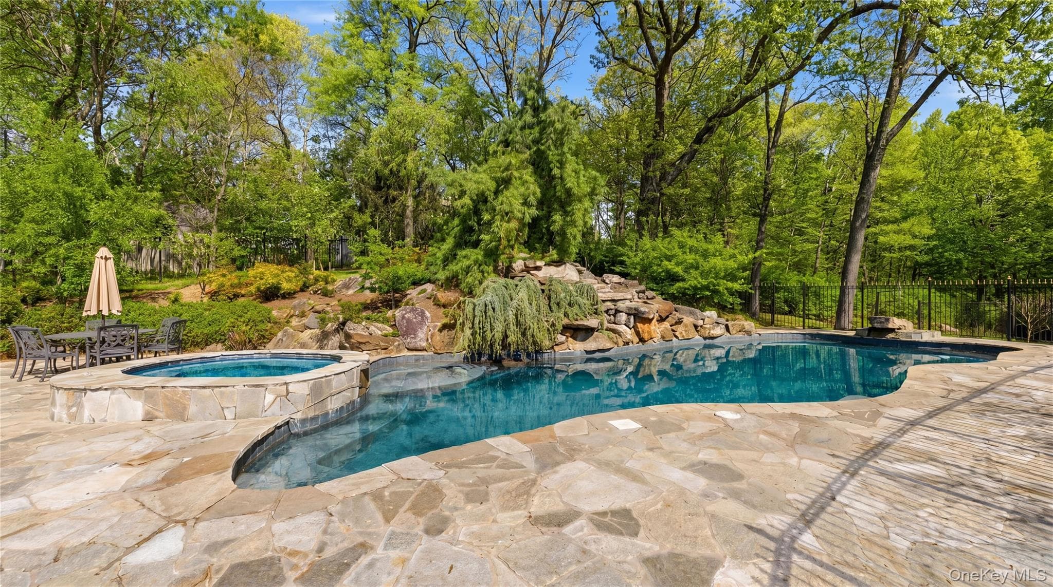 33 Greenbriar Drive thumbnail 2