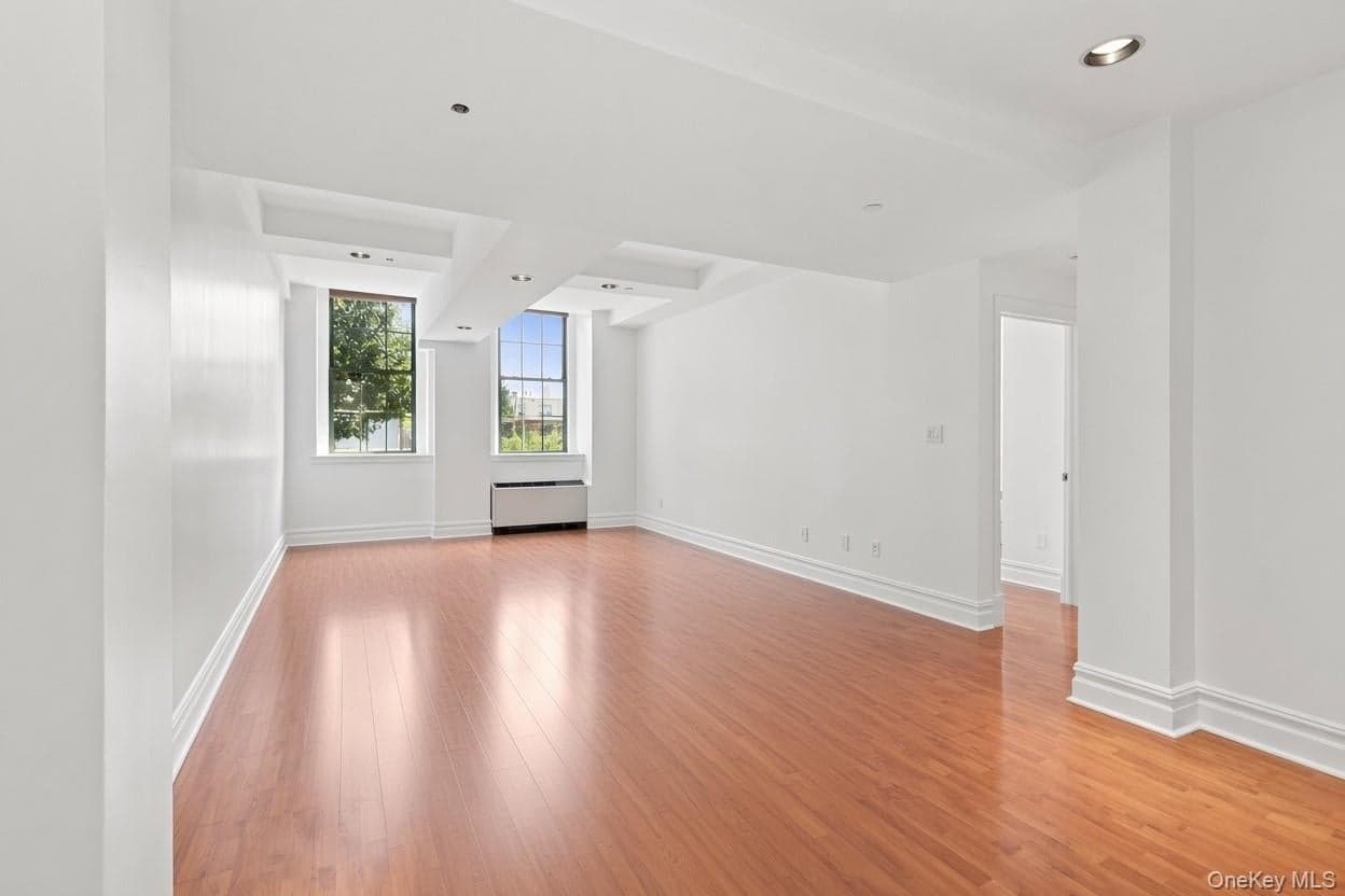 45-02 Ditmars Boulevard Unit: 124 thumbnail 2