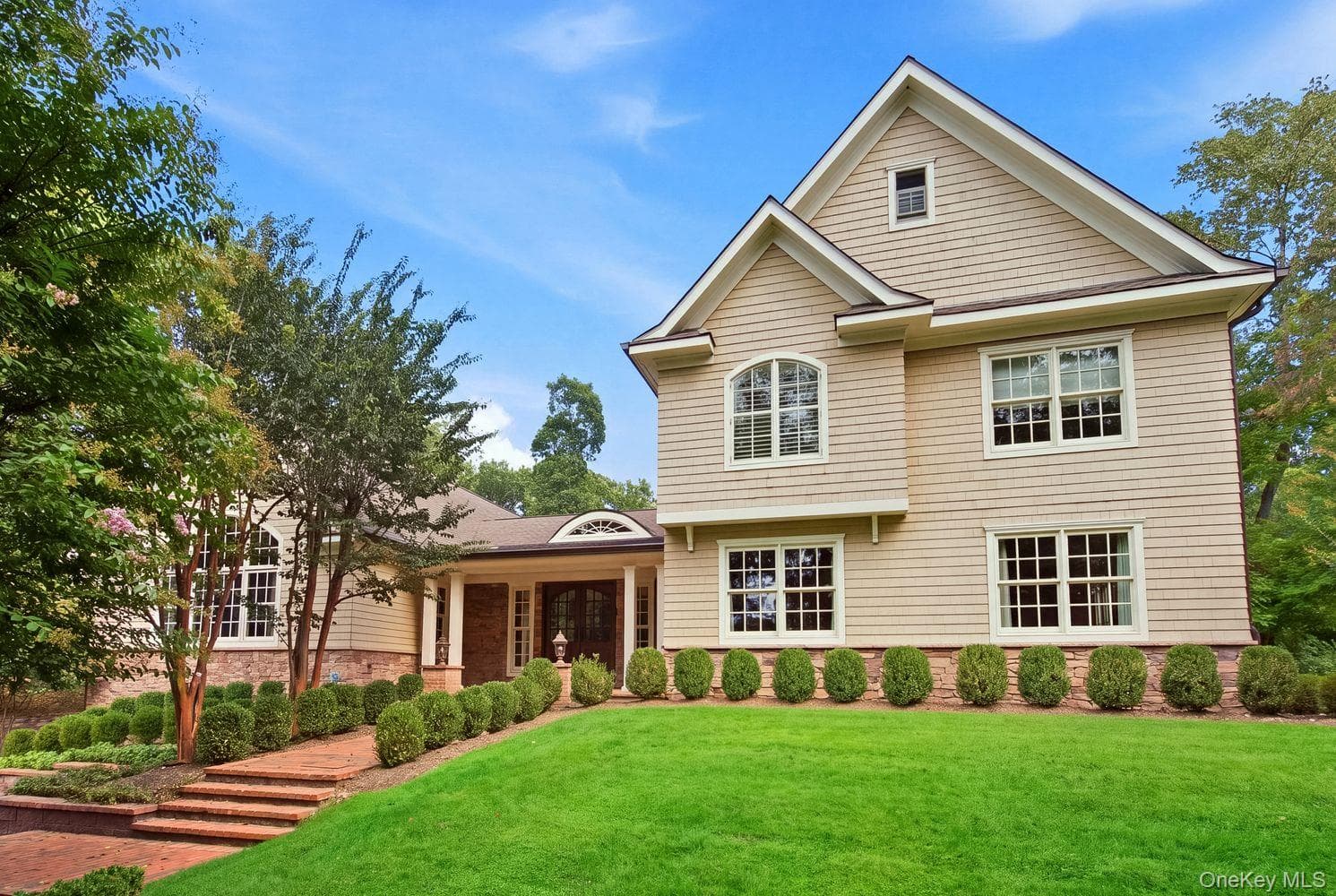 8 Fiddlers Green Drive, Lloyd Harbor