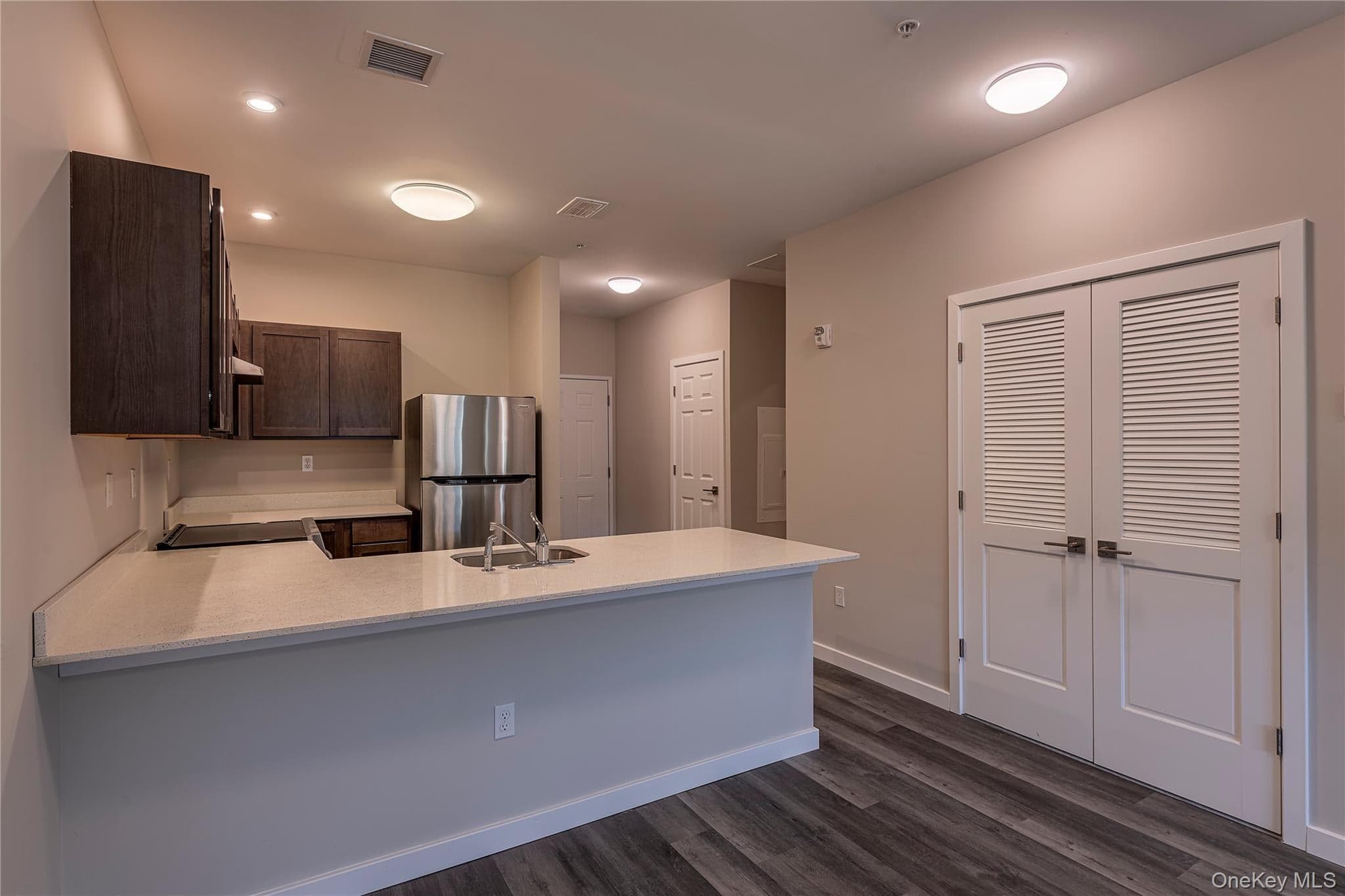 87 N Chestnut Street Unit: 201 thumbnail 3