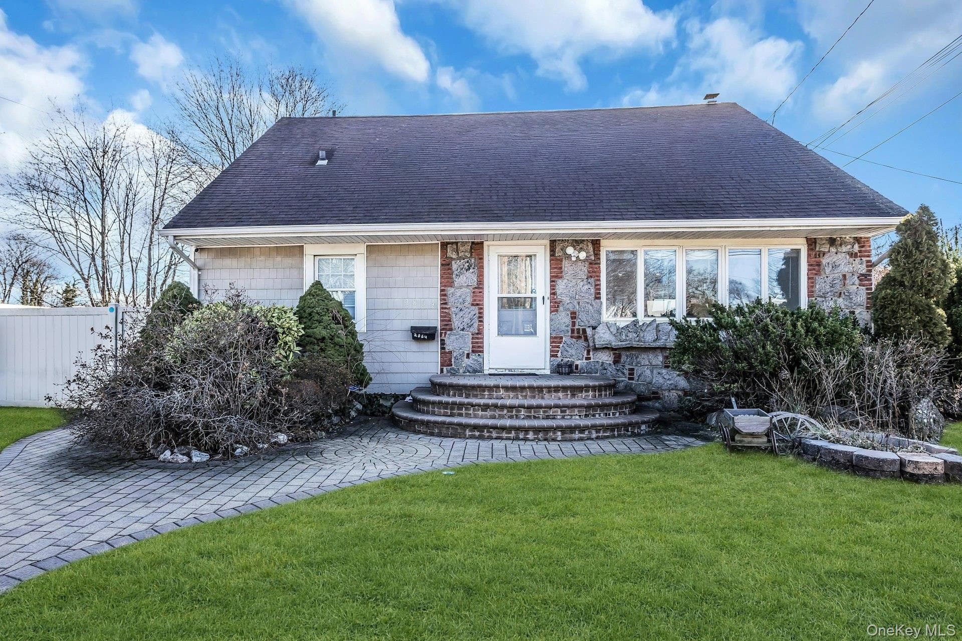 2864 Wilson Avenue photo 1