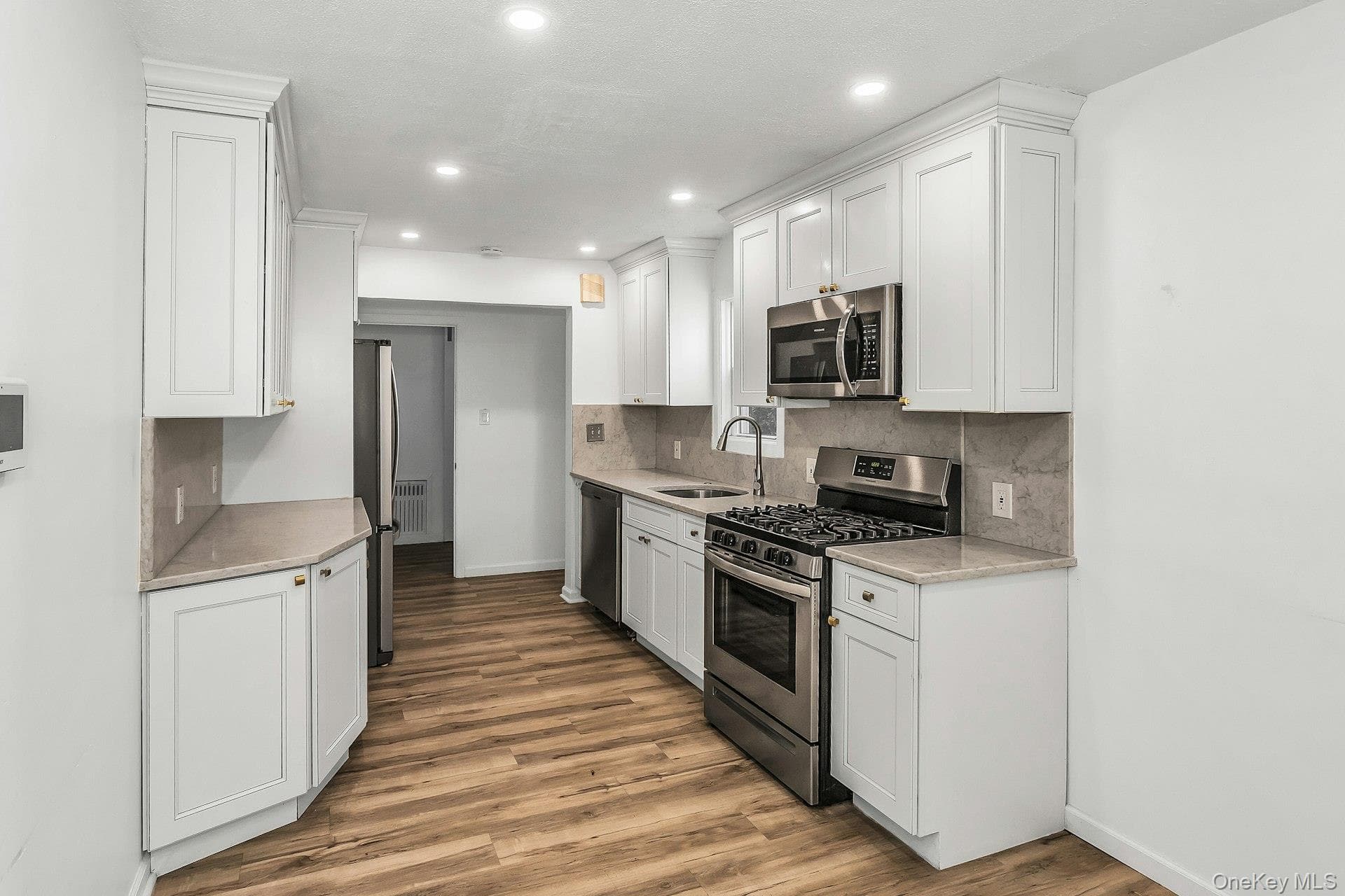 2864 Wilson Avenue thumbnail 5