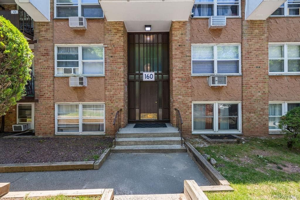 160 E Kearsing Parkway thumbnail 2