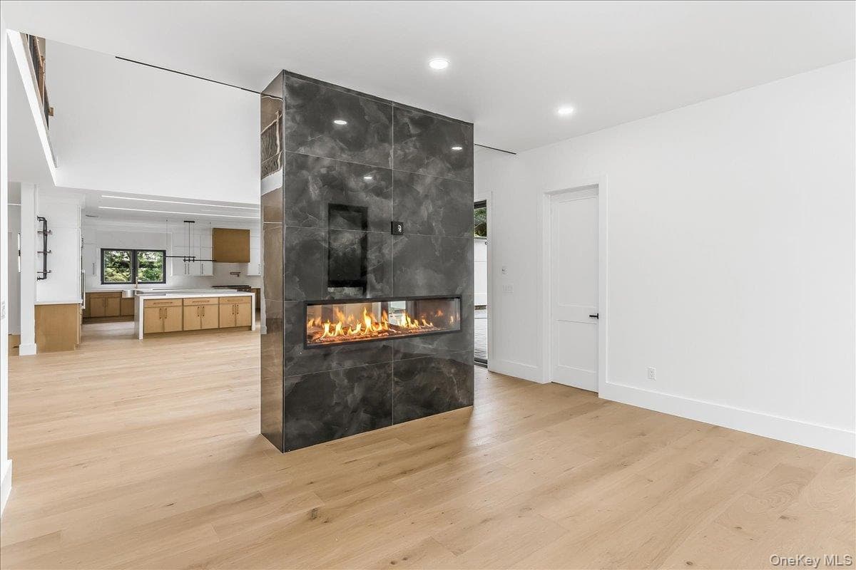 1080 Westminster Avenue thumbnail 17
