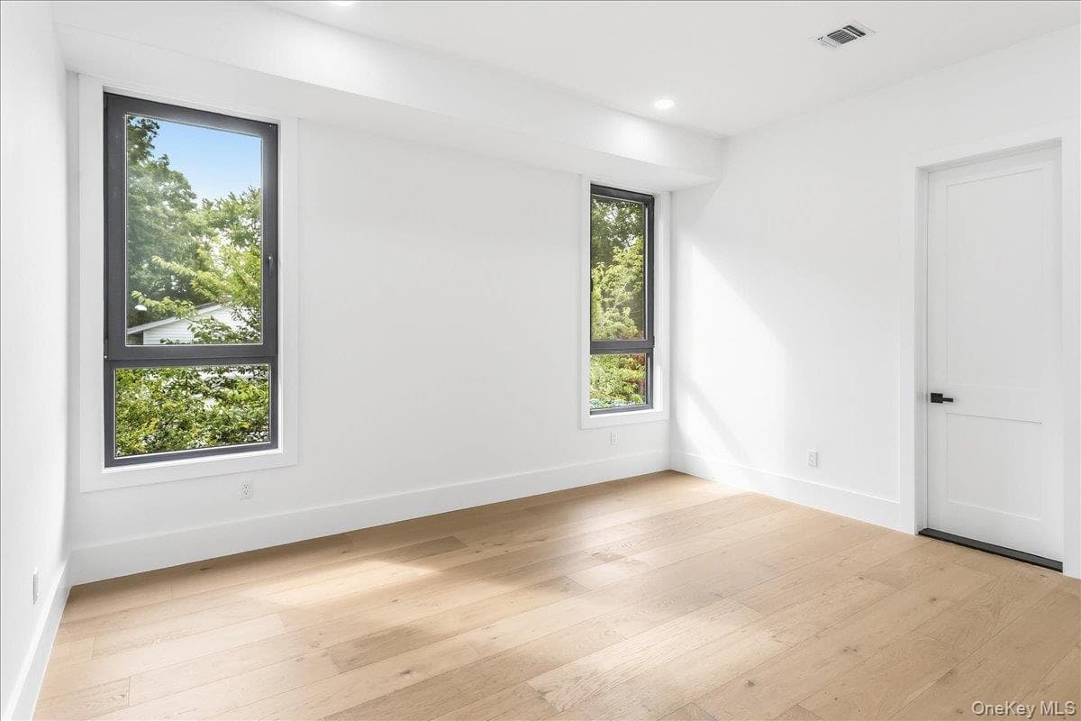 1080 Westminster Avenue thumbnail 37