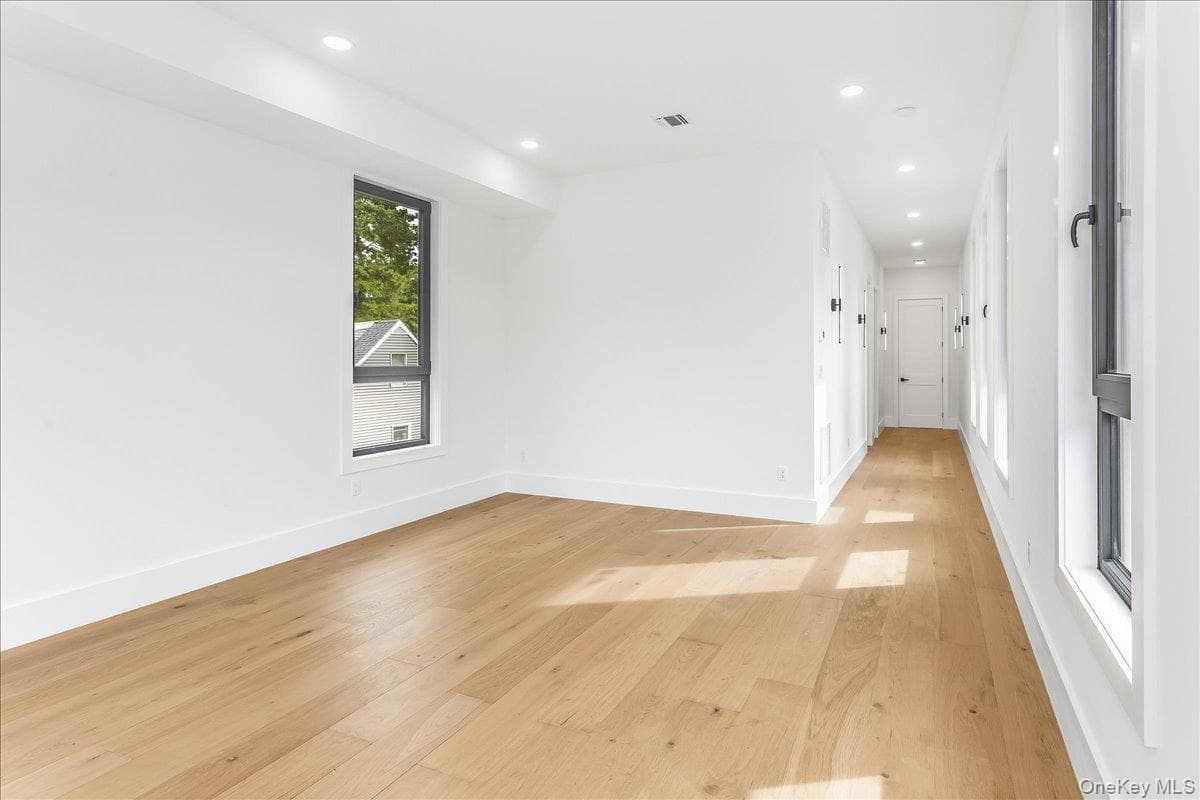1080 Westminster Avenue thumbnail 26